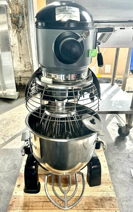 Used NEW Hobart HMM20 20Qt. Mixer w/ Stainless Bowl, Bowl Guard, Attachments, and Hub