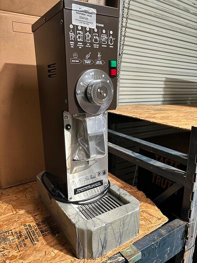 Used NEW GRINDMASTER 890E-TS-STARG AUTOMATIC HIGH VOLUME COMMERCIAL COFEE GRINDER