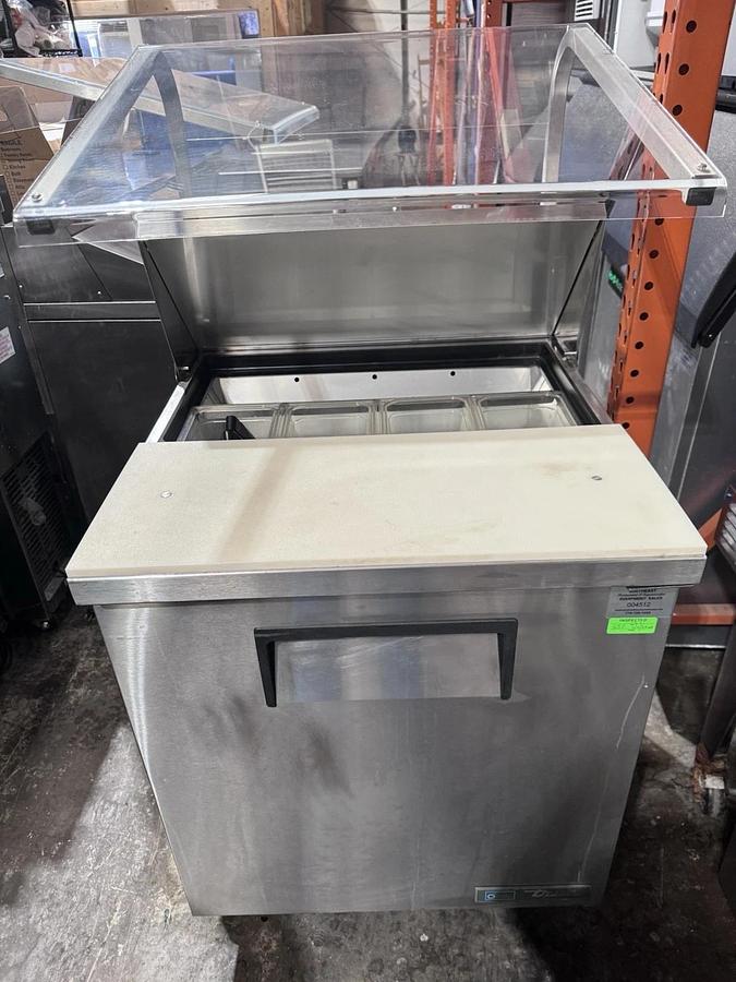 Used True TSSU-27-08-HC 27" 8-Pan One Door Sandwich/Salad Unit with Sneeze Guard