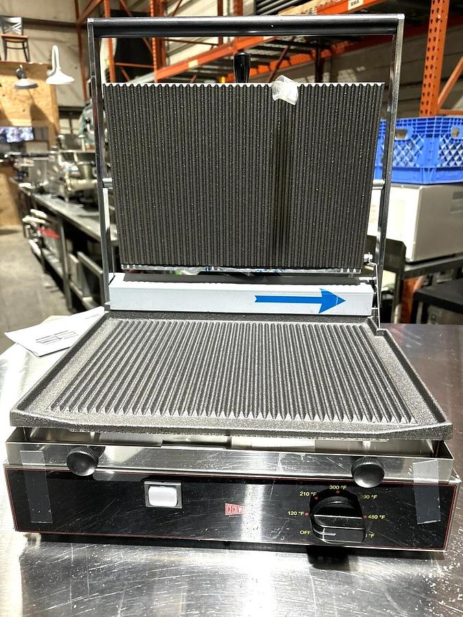 NEW Cecilware TSG-1G Panini Sandwich Grill w/ Grooved Surfaces - 14 1/2" x 10"