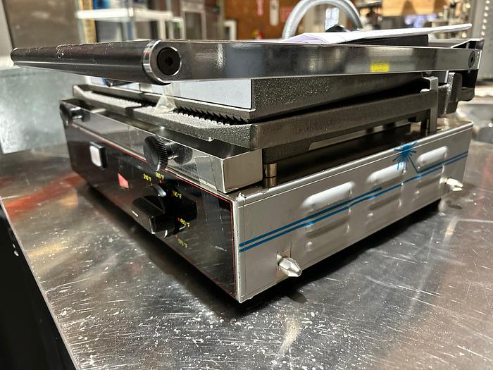 Used New Grindmaster-Cecilware TSG1G Commercial Single Grooved Sandwich/Panini Grill, 14.