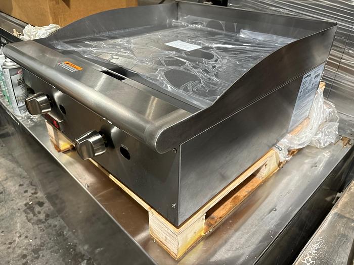 Used Cecilware Pro GCP24 24" Two Burner Countertop Gas Griddle - 60,000 BTU