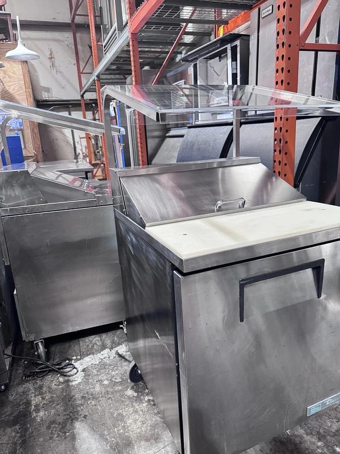 Used True TSSU-27-08-HC 27" 8-Pan One Door Sandwich/Salad Unit with Sneeze Guard