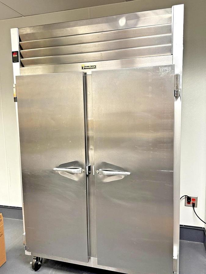 Used Traulsen G20010 52" G Series Solid Stainless Steel 2-Door Reach-In Refrigerator