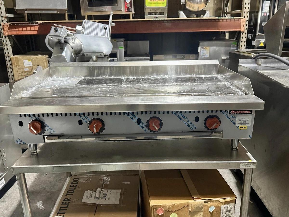 Sierra Range 48" Gas Griddle w/ Thermostatic Controls - 1" Steel Plate, Convertible (SRTG-48)