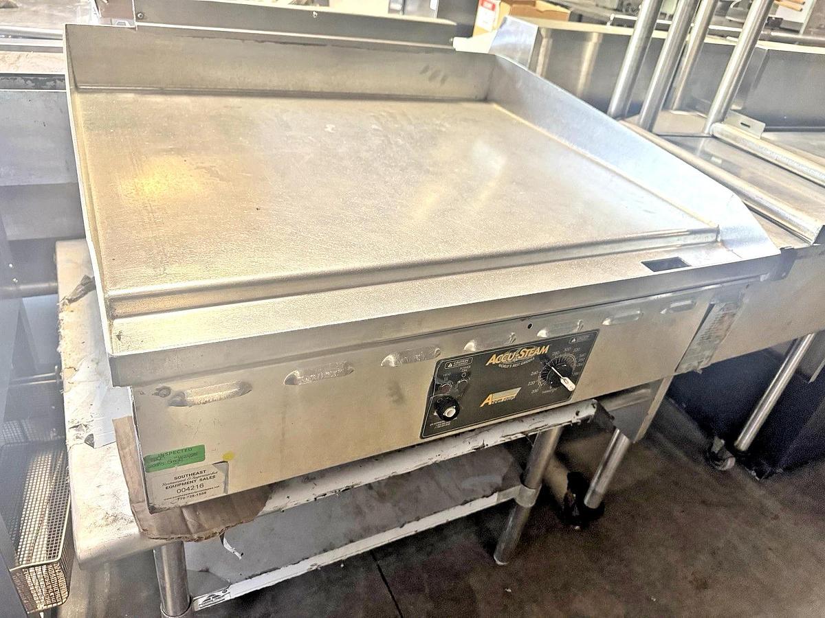 Used AccuTemp GGF1201A3650-T1 AccuSteam 36" x 30" Countertop Nat Gas Griddle, 70K BTU