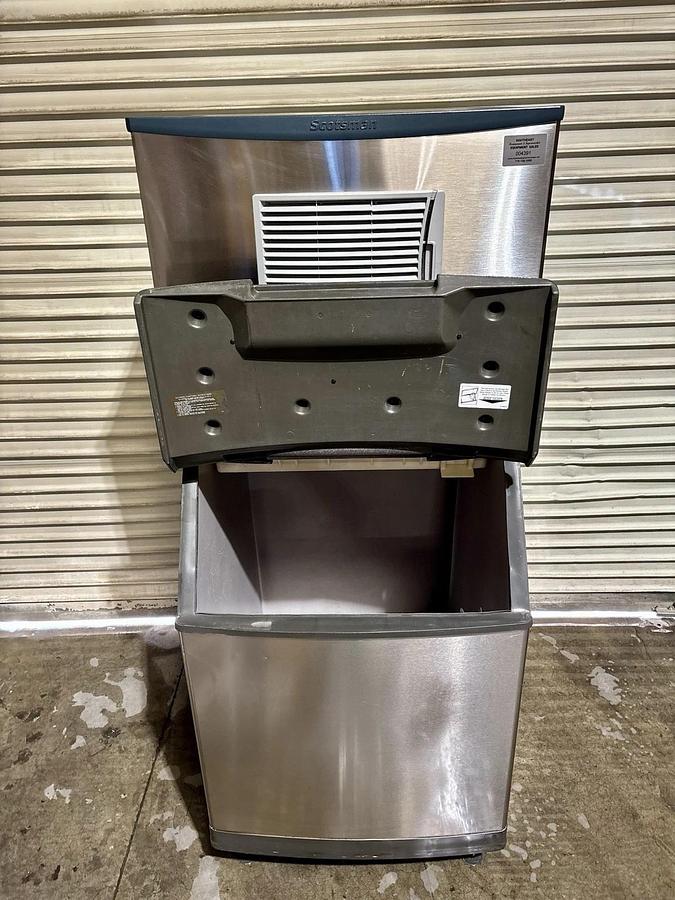 Used Scotsman C0330MA-1 30" Prodigy Plus Air-Cooled Cube Ice Machine, 400 lbs/Day