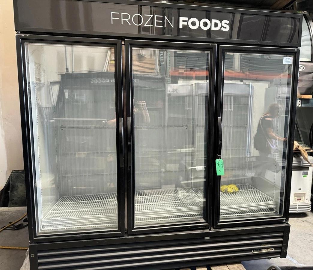 Used TRUE GDM-72F 3-Door Glass Freezer Frozen Food Merchandiser 2017 Guaranteed!