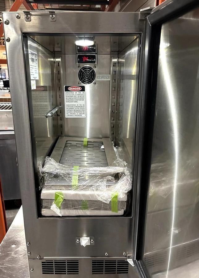 Hoshizaki HR15A 14" Compact 1 Door Undercounter/Countertop Refrigerator