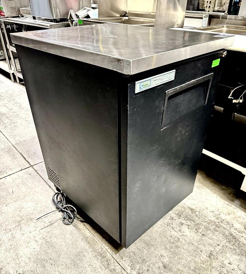 True TBB-1-HC 24" One-Door Black Powder Coated Back Bar Cooler