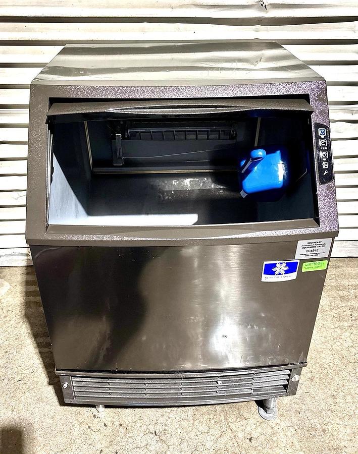 Used Manitowoc UDF0140A-161B 135 Lb. NEO Series, Undercounter Ice Machine, Dice Cube