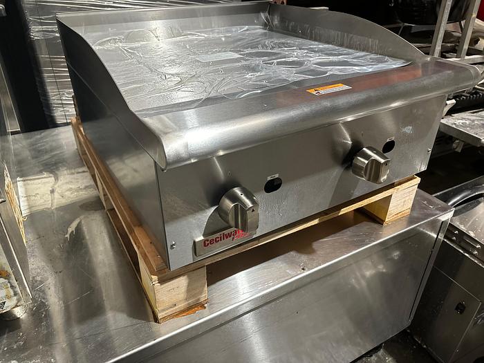 Used Cecilware Pro GCP24 24" Two Burner Countertop Gas Griddle - 60,000 BTU