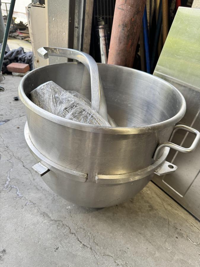 Used Hobart H600 60Qt Floor Mixer, 2 Attachments,4 Speed 240V w/ Optional 440V, 3 Ph