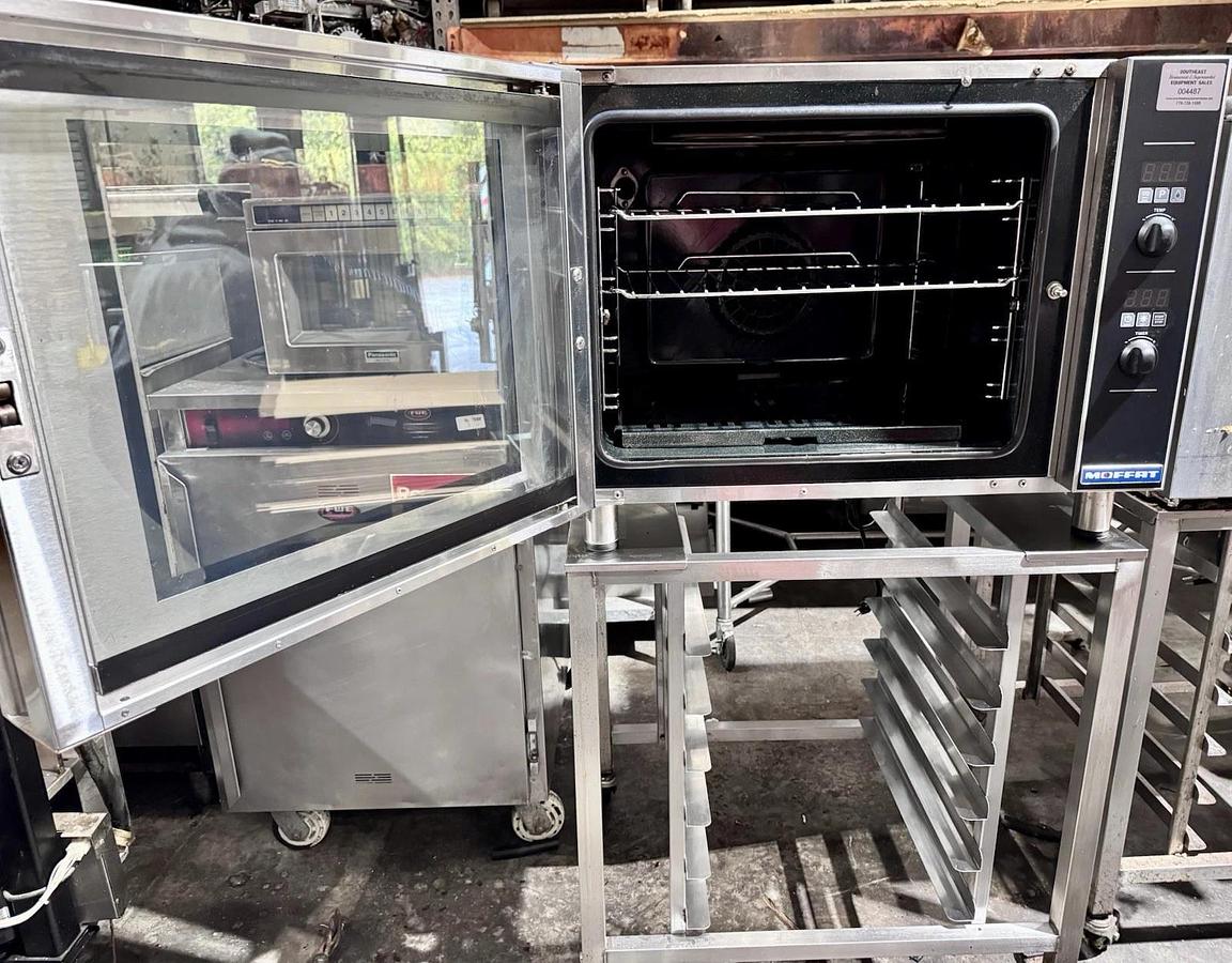 Used Moffat Turbofan E31D4 Electric Convection Oven with SK2731U Stand, 208V 1Ph