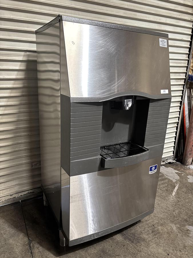 Used Manitowoc Hotel Style Ice Dispenser in Great Working Condition. 180 Lbs. 115 V