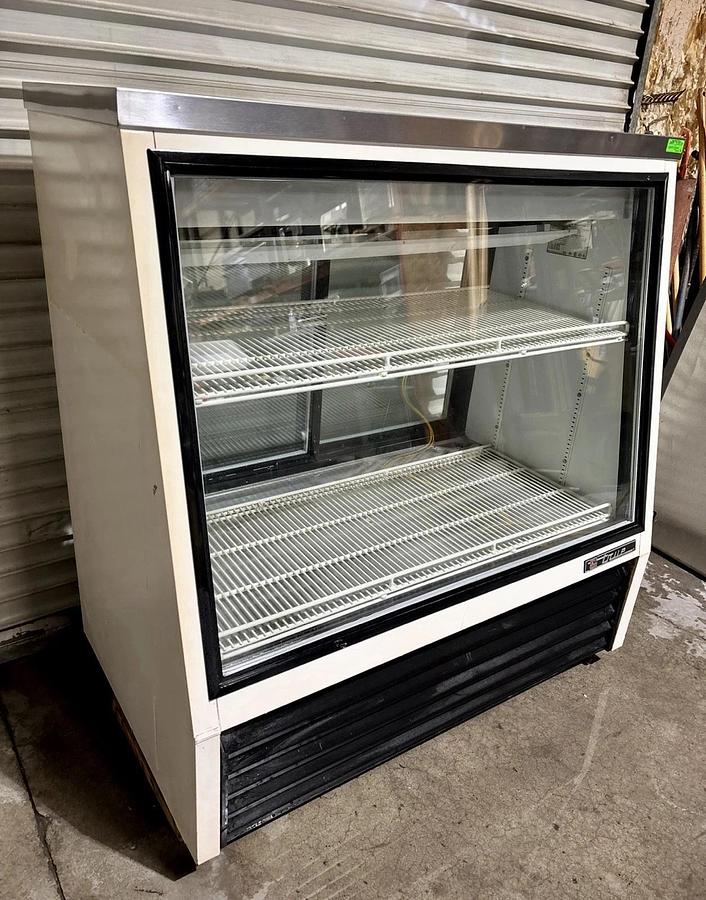Used TRUE SID-48-2 48" Refrigerated Fresh Meat, Deli, Gravity Coil Display Case