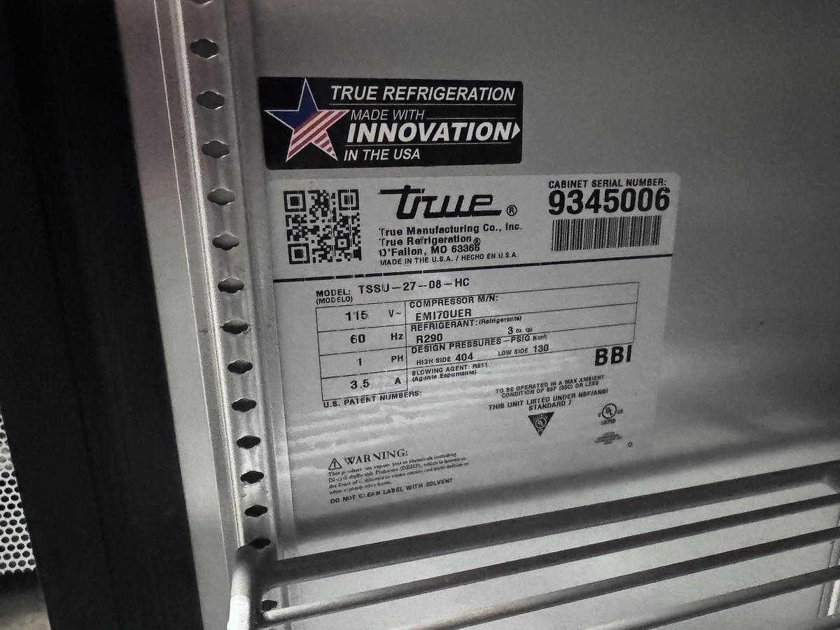 Used 2019 True TSSU-27-08-HC 27" 8-Pan One Door Sandwich/Salad Unit with Sneeze Guard