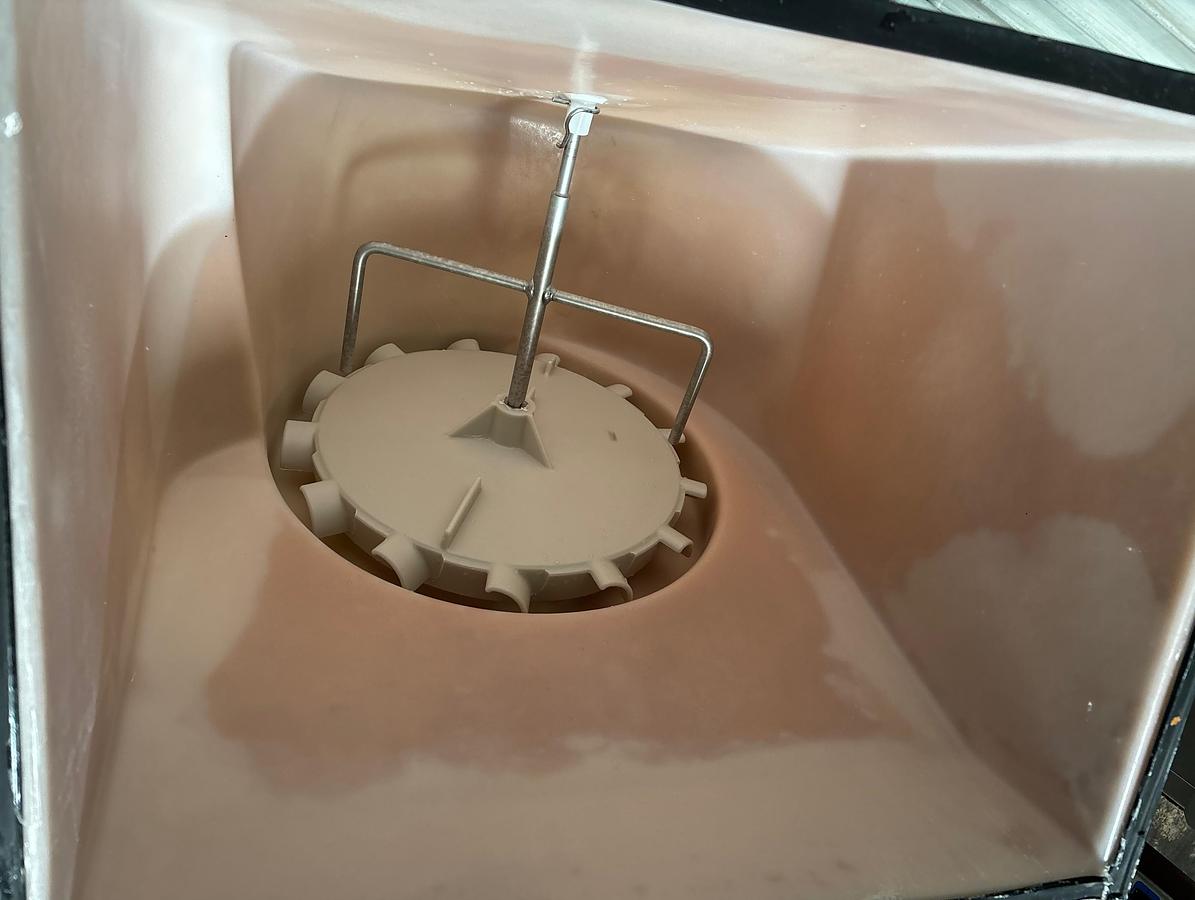 Used Manitowoc Hotel Style Ice Dispenser in Great Working Condition. 180 Lbs. 115 V