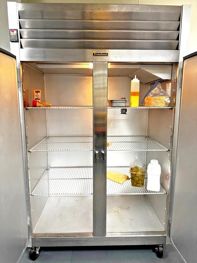 Used Traulsen G20010 52" G Series Solid Stainless Steel 2-Door Reach-In Refrigerator