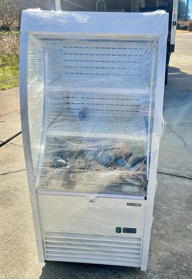 Used 28" White Vertical Grab-N-Go Merchandiser w/ Air Curtain - 115V