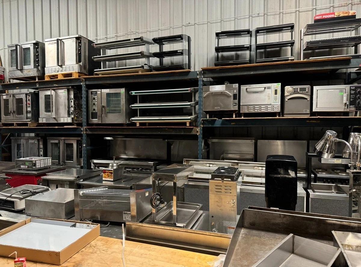 Used Hatco HZMS-24D Black 24" Slanted Double Shelf Heated Zone Merchandiser - 120V