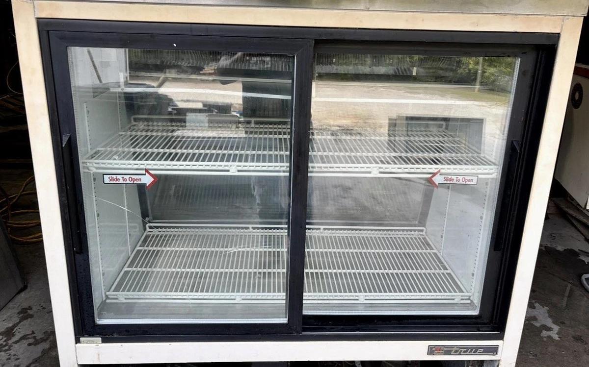 Used TRUE SID-48-2 48" Refrigerated Fresh Meat, Deli, Gravity Coil Display Case