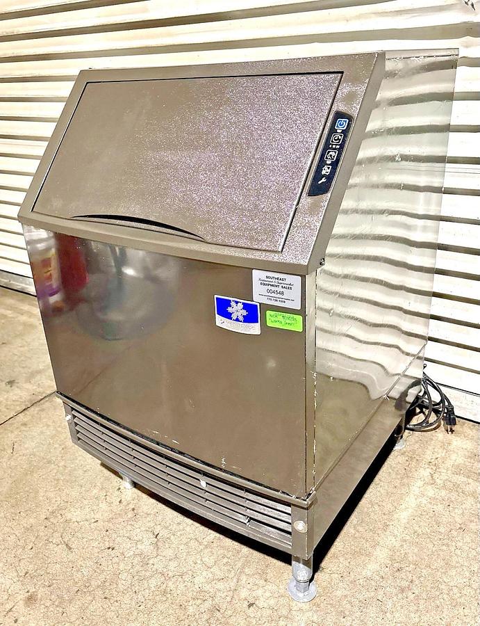 Used Manitowoc UDF0140A-161B 135 Lb. NEO Series, Undercounter Ice Machine, Dice Cube