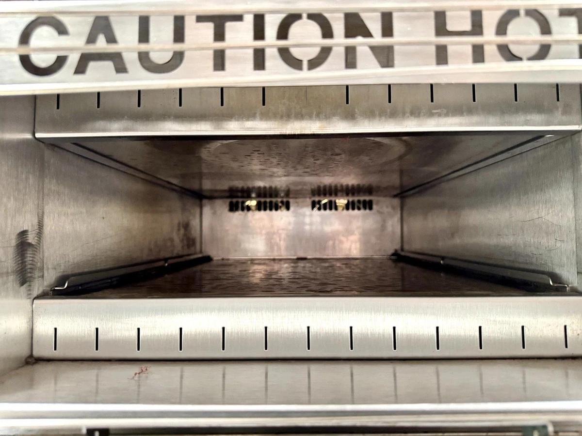 Used Hatco TF-2040R Countertop Thermo Finisher / Cheese Melter, 208V, 3 Phase