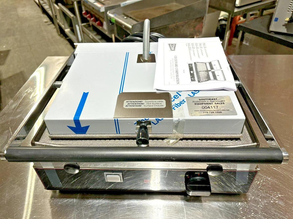 NEW Cecilware TSG-1G Panini Sandwich Grill w/ Grooved Surfaces - 14 1/2" x 10"