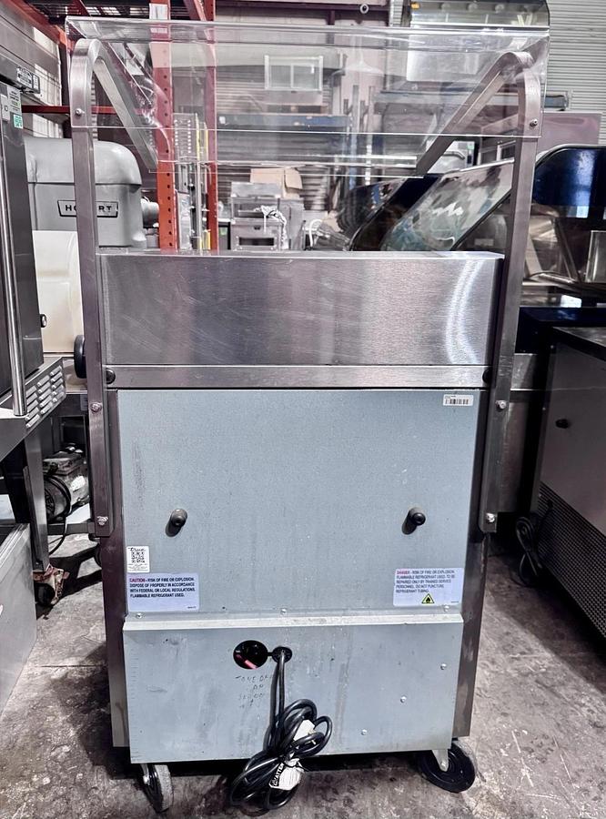 Used 2019 True TSSU-27-08-HC 27" 8-Pan One Door Sandwich/Salad Unit with Sneeze Guard