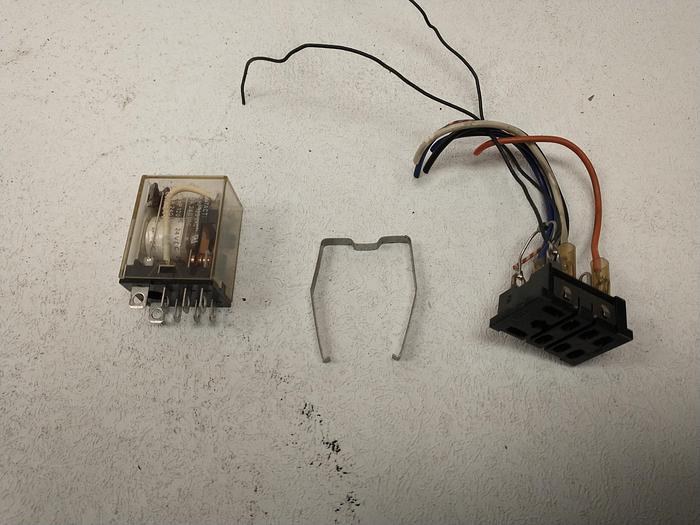 Used 10 lot OMRON LY2 DC24 Gen Purpose Relay,8 Pin,Square,24VDC(GHB1)