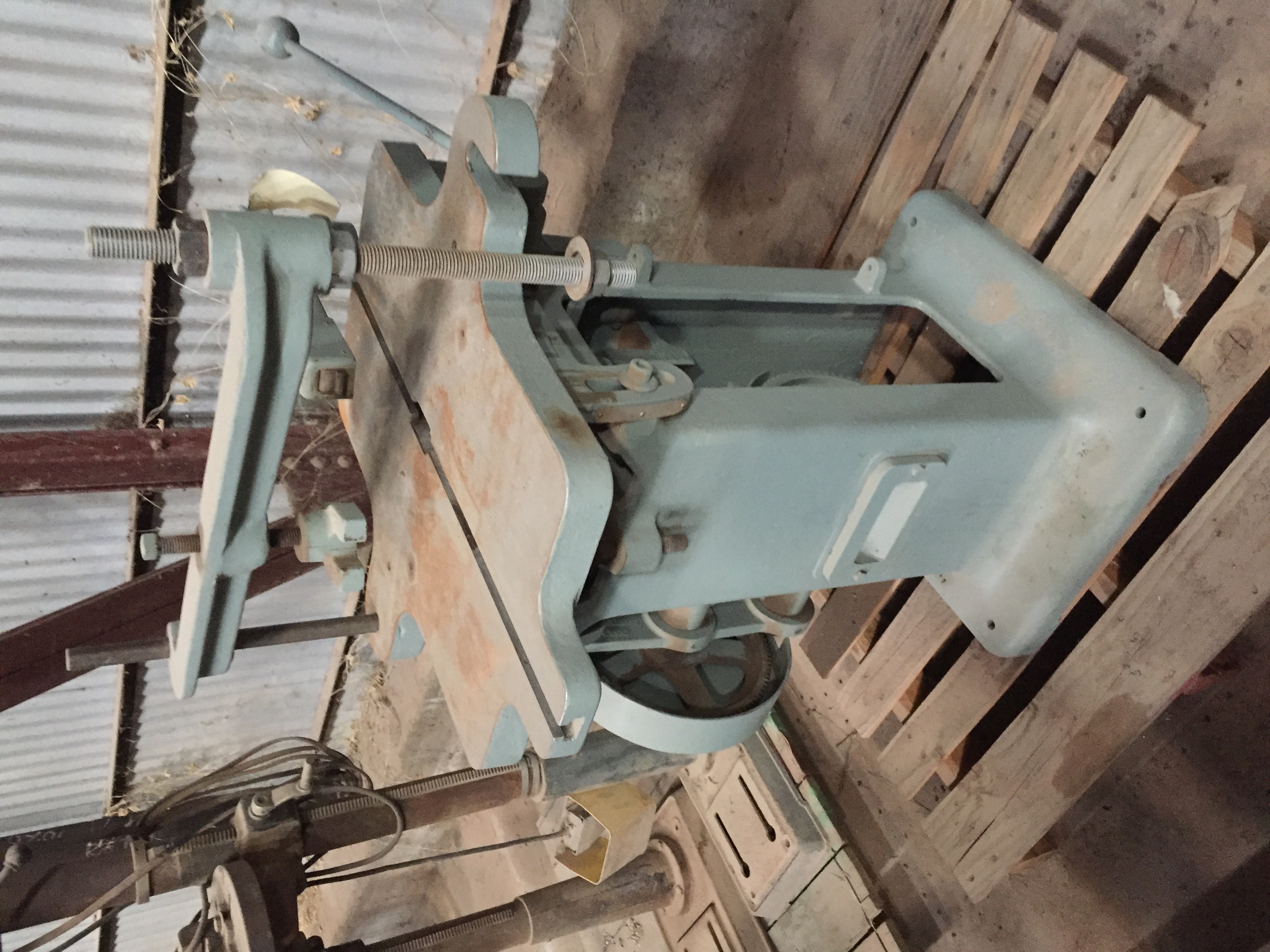 Used Davis #4 Keyseater