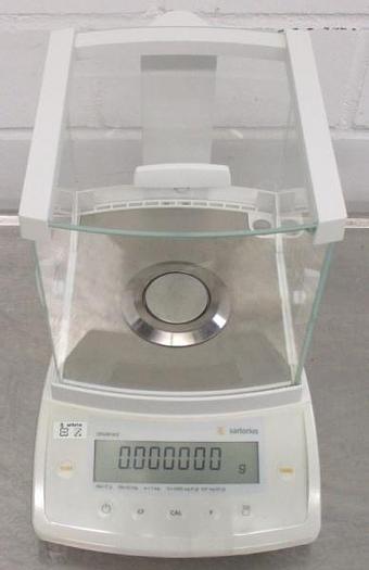 Used W 14708 D - Analytical Scale SARTORIUS CPA26P-OCE