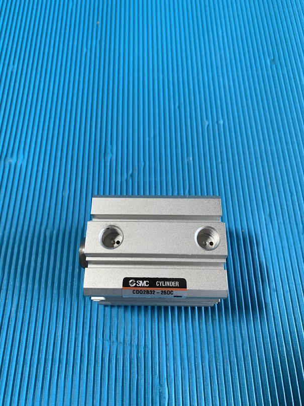 Used SMC Air Cylinder CDQ2B32-25DC