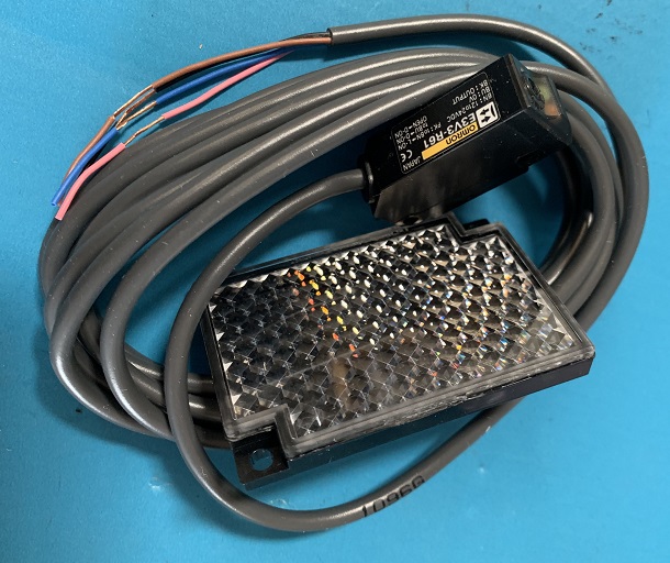 Used Omron Photoelectric Switch E3V3-R61