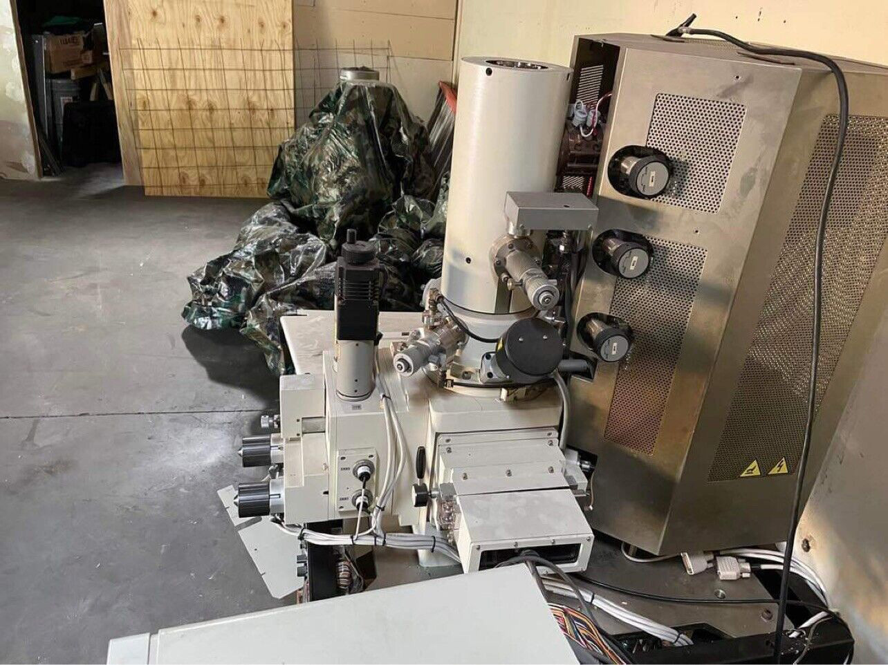 Used Hitachi S 4500 Scanning Electron Microscope (SEM)