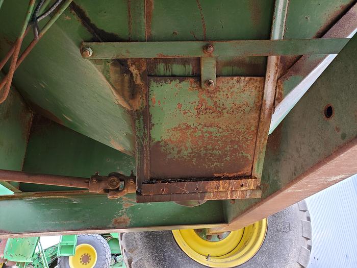 Used John Deere 500 Grain Cart