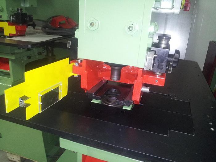 Gebraucht Hydraulische Lochstanze Mubea KLH 700 / 760