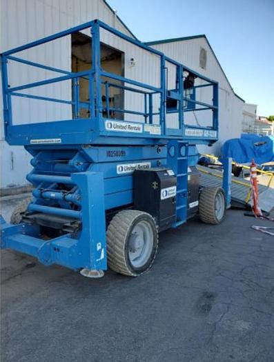 Used GENIE 43' 4WD SCISSOR LIFT GS-4390 RT