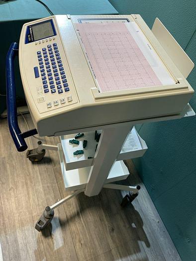 Gebraucht Mortara Instrument ELI 250 EKG Gerät auf Trolley mit EKG Kabel