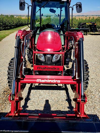 Mahindra 2665ST Tractor w/ Loader ** 2 hrs - Never Used **