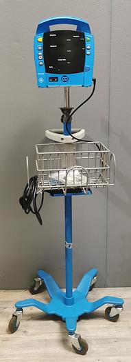 Gebraucht GE DINAMAP ProCare Patientenmonitor auf Trolley SpO2 Pulsrate NIBP
