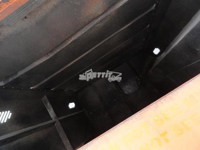Used 2011 FREIGHTLINER BUSINESS CLASS M2 106