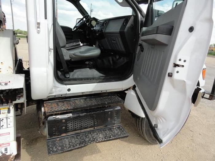 Used 2011 versalift V0270E