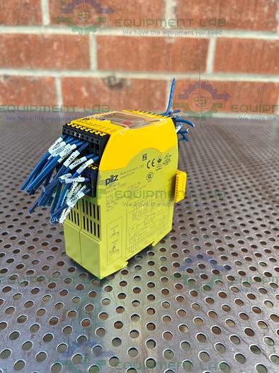 Used Pilz 772001 Safety Relay / Controller PNOZ mm0.1p w/ Pilz 751132 PNOZ s22