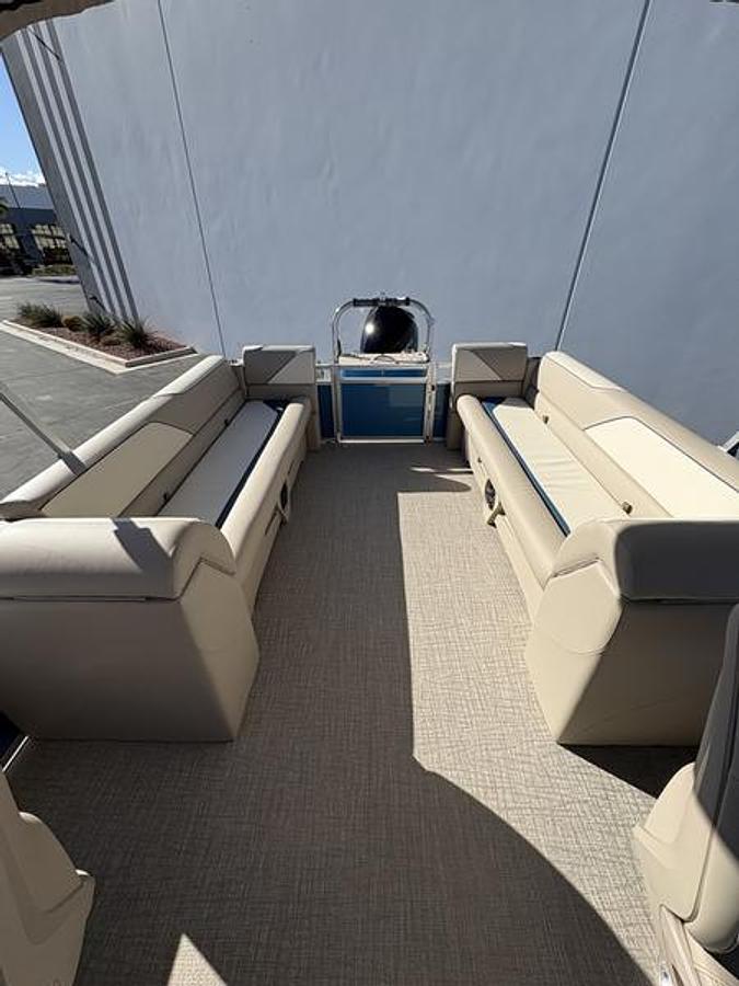 2026 Avalon Venture 85 Quad Lounger 25 FT