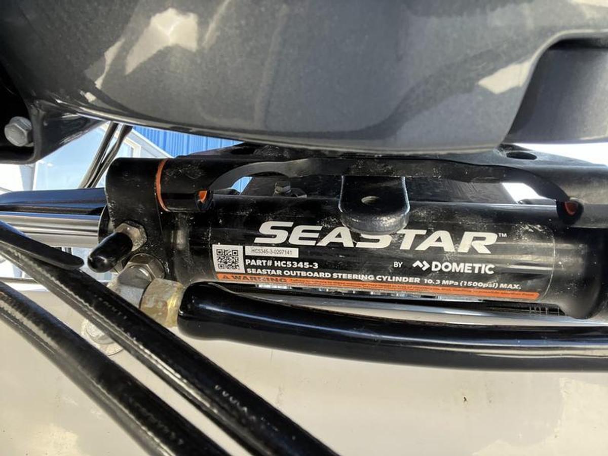 2025 Starcraft Marine SVX 210