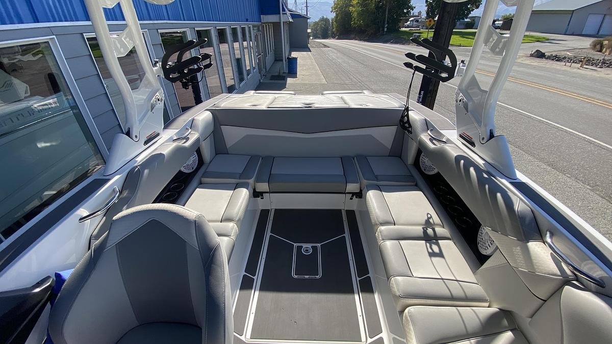 Used 2023 Supreme Boats S220