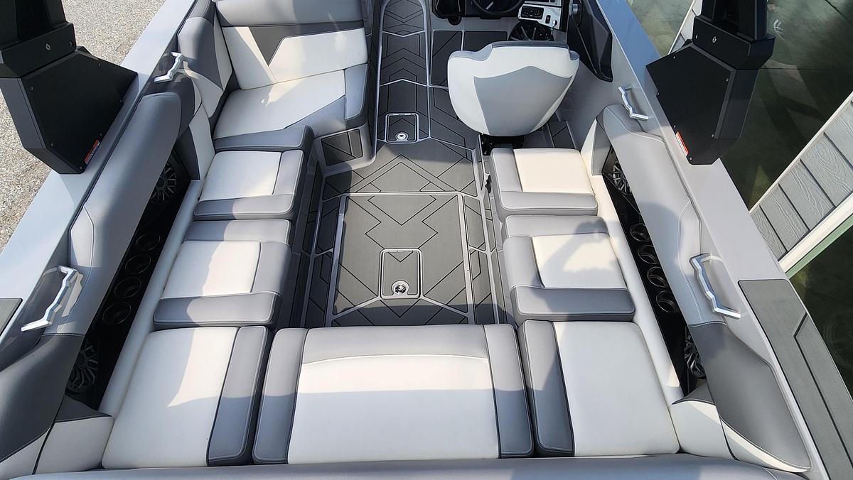 2027 Supreme Boats S220