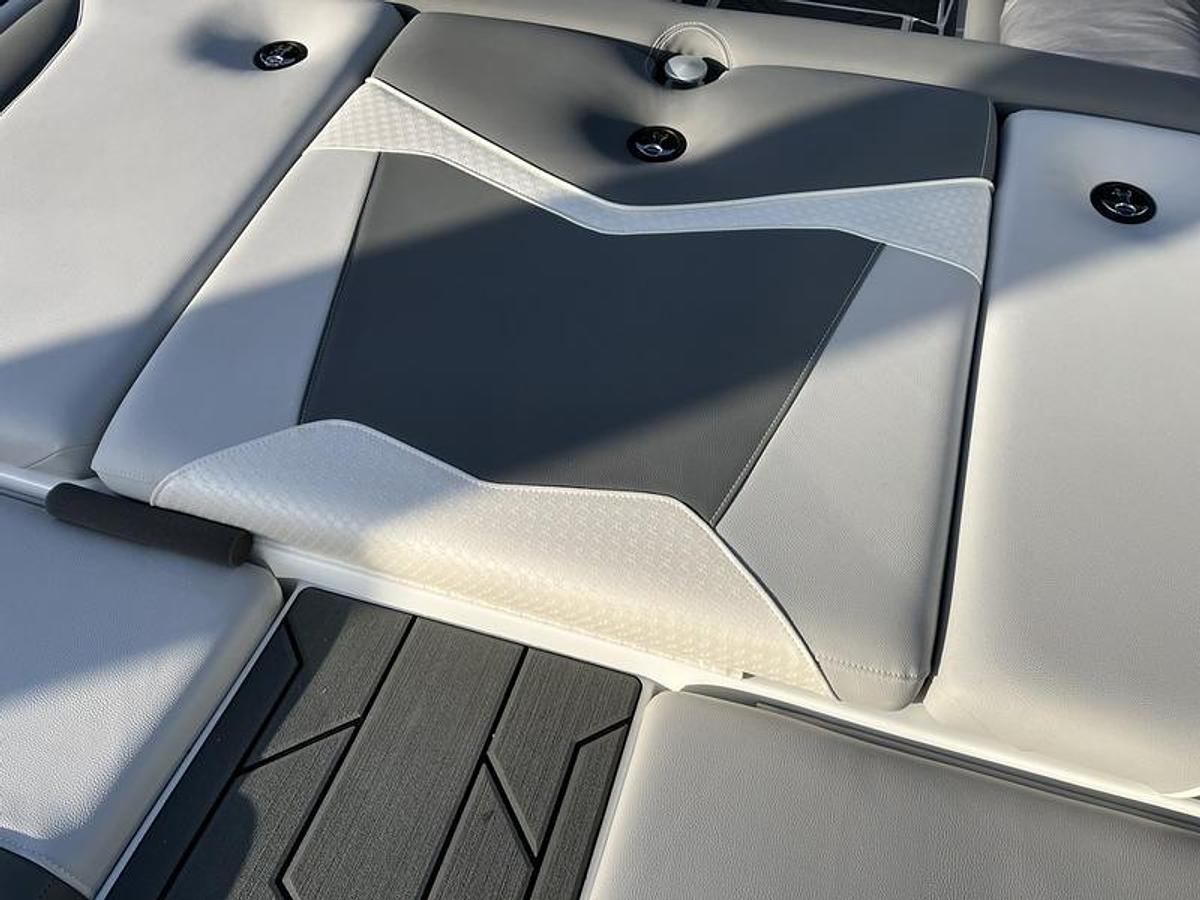 2026 Supreme Boats S240